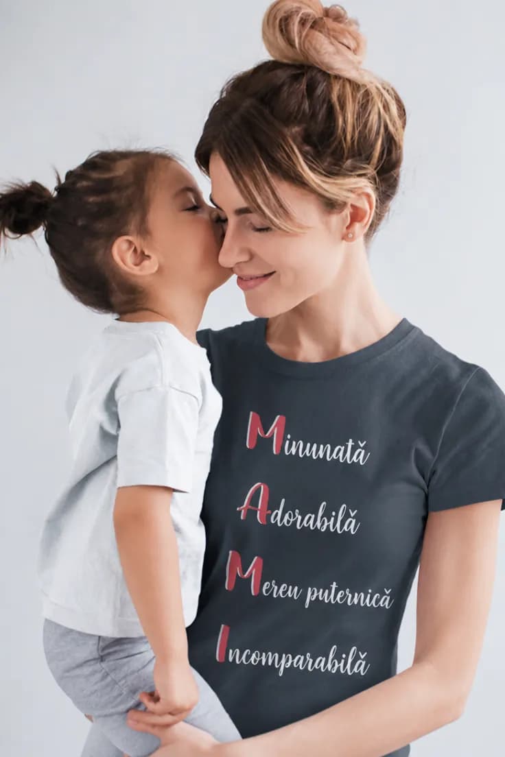 Tricou amuzant Mamă cu inițiale - Minunată