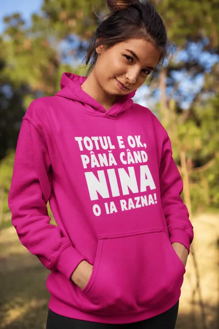 Bluză amuzantă Totul e ok cu nume personalizat
