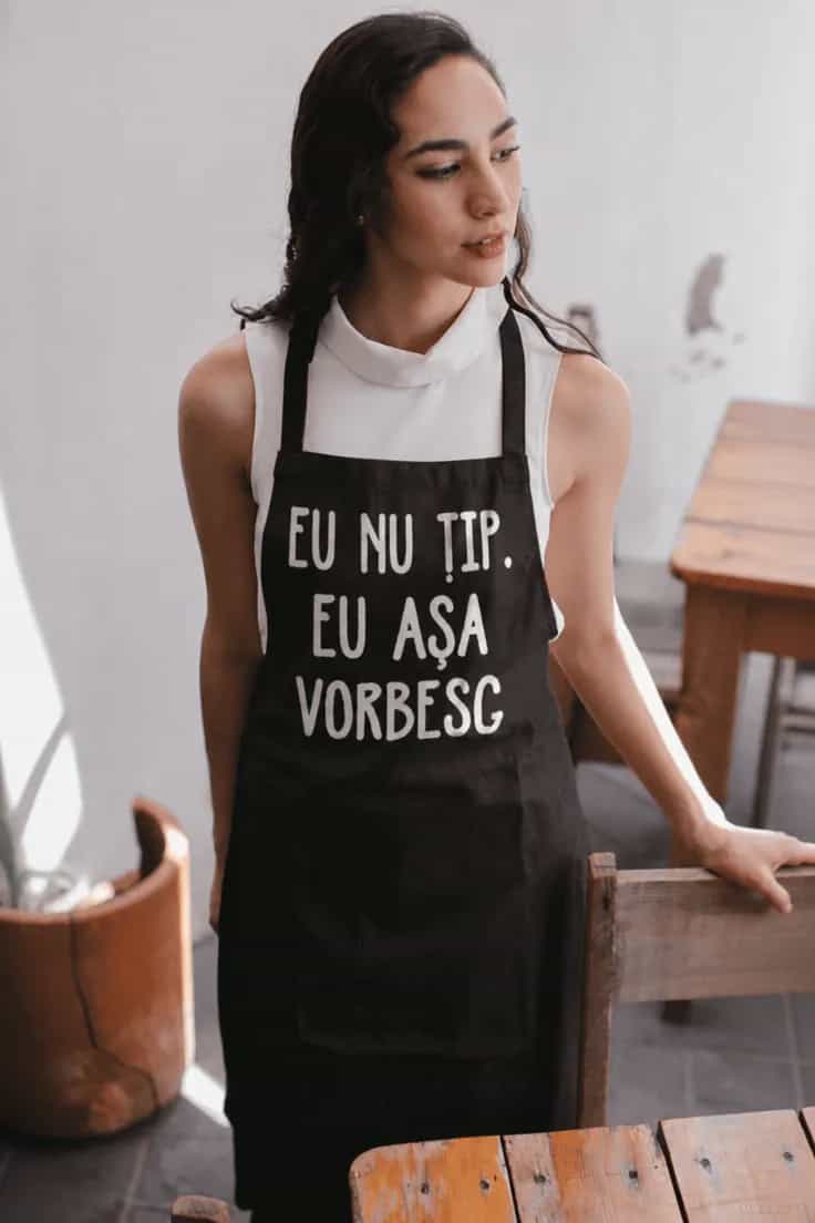 Șorț amuzant Eu nu țip – EU NU ȚIP. EU AȘA