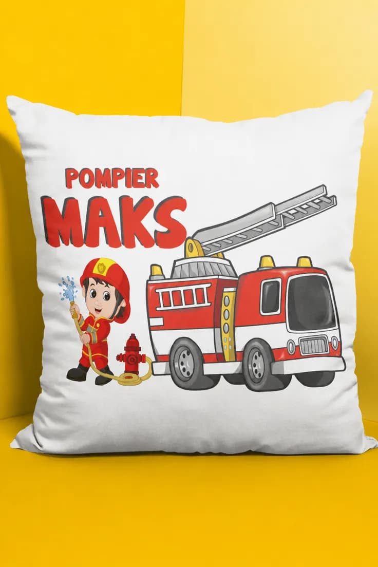 Pernă decorativă mic pompier cu nume personalizat