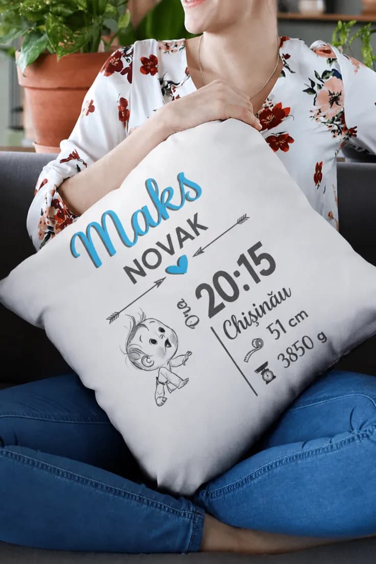 Pernă decorativă pentru nou născut cu nume personalizat