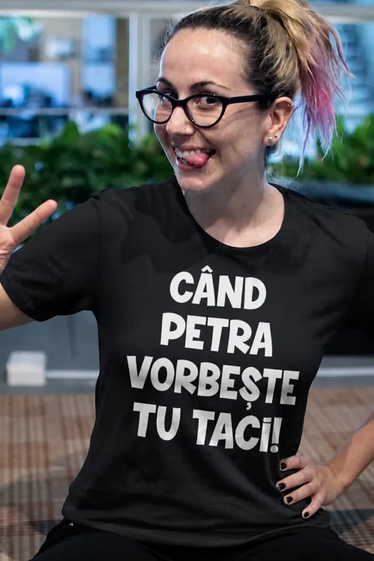 Tricou amuzant Când vorbesc eu taci cu nume personalizat