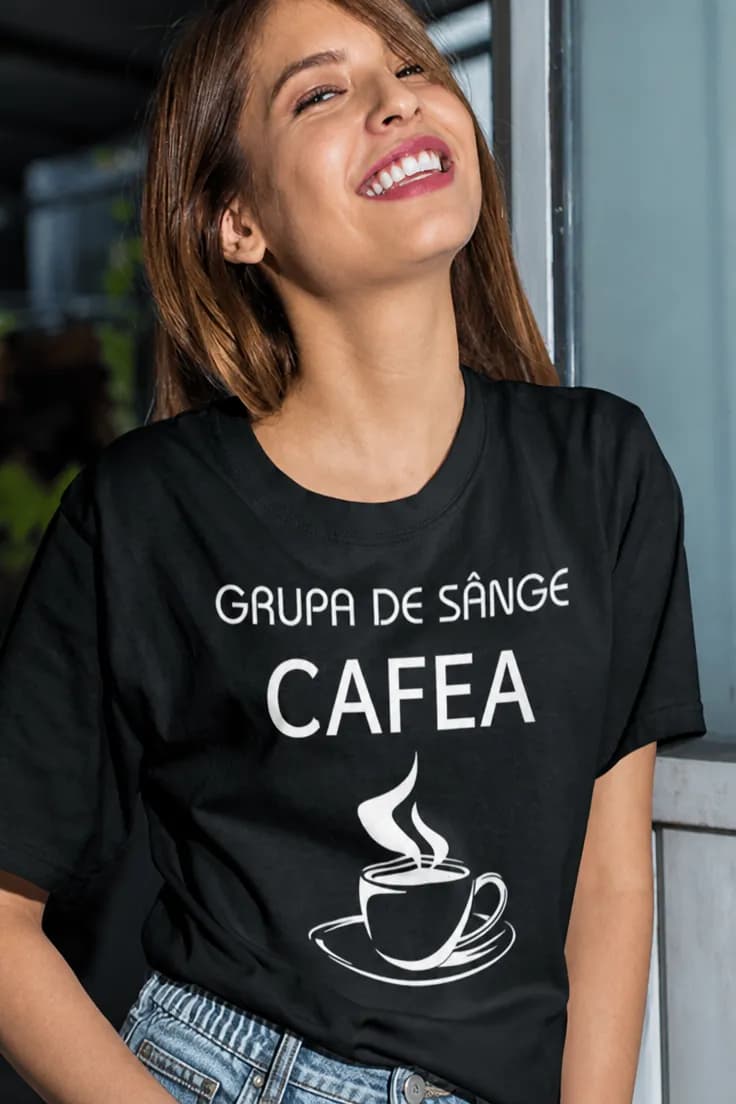 Tricou amuzant Grupa de sânge cafea – GRUPA DE SÂNGE CAFE...