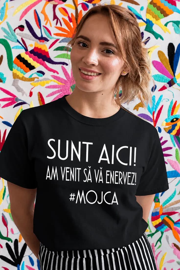 Tricou amuzant Sunt aici cu nume personalizat