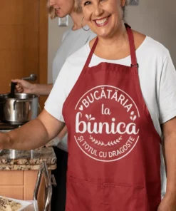 Șorț amuzant Bucătăria la bunica cu mesajul BUCĂTĂRIA la bunica ȘI TOTUL CU DRAGOSTE