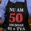 Șorț amuzant Nu am 50 plus TVA cu mesajul NU AM 50 AM DOAR 41 + TVA