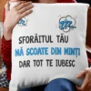 Pernă decorativă Sforăitul tău cu mesaj amuzant pentru cupluri